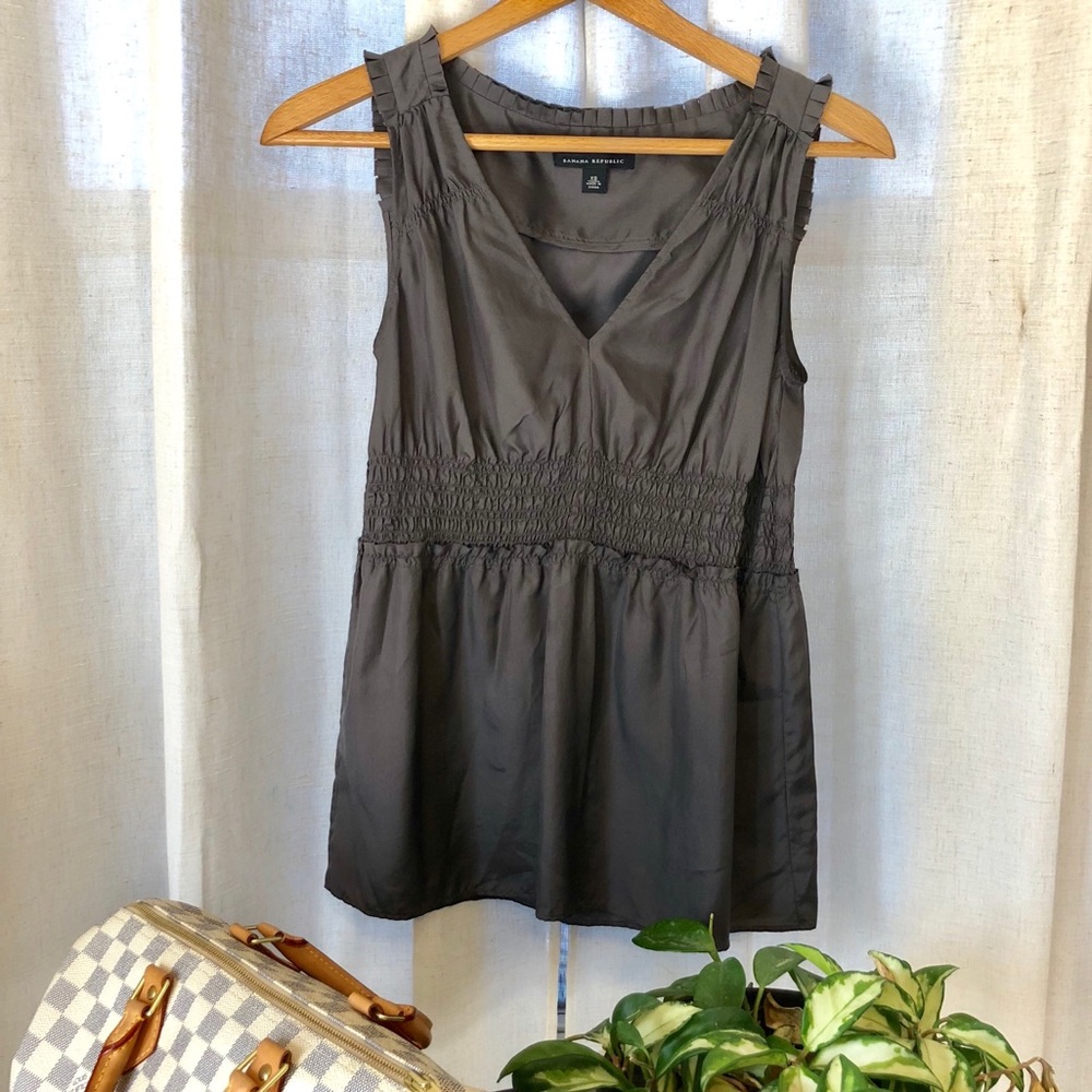 ⭕️Sold⭕️Banana Republic Gray Silk Blouse XS - Picture 3 of 3